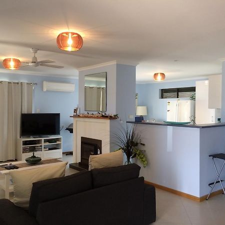 Salty Air Apartments Kingscote Kangaroo Island ภายนอก รูปภาพ