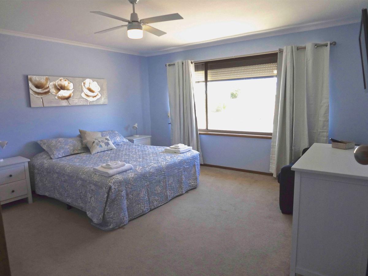 Salty Air Apartments Kingscote Kangaroo Island ภายนอก รูปภาพ