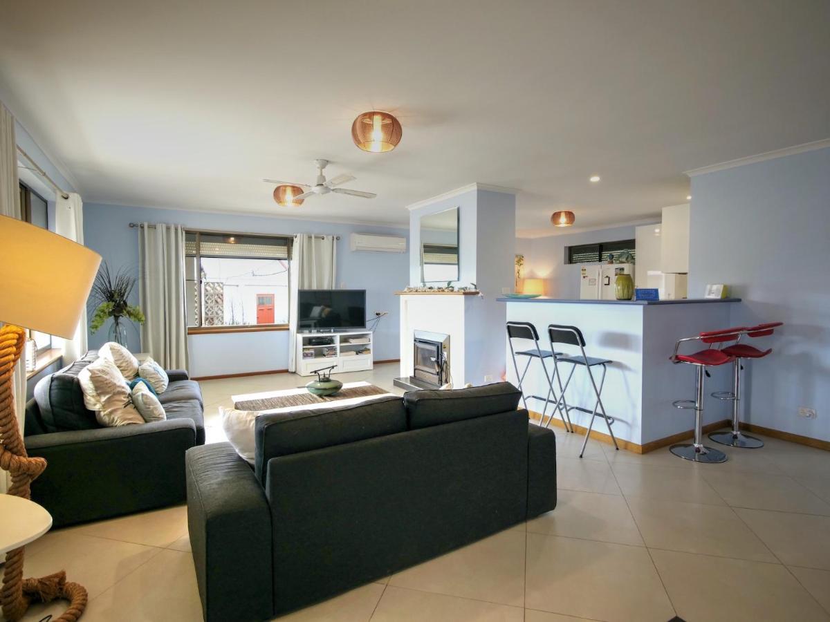 Salty Air Apartments Kingscote Kangaroo Island ภายนอก รูปภาพ